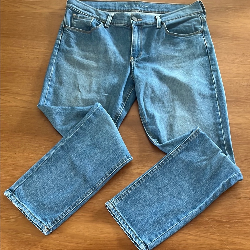 Mott & Bow Woman’s Lightwash Boyfriend Blue Jeans, 29x28, 5 Pocket, Zip Front